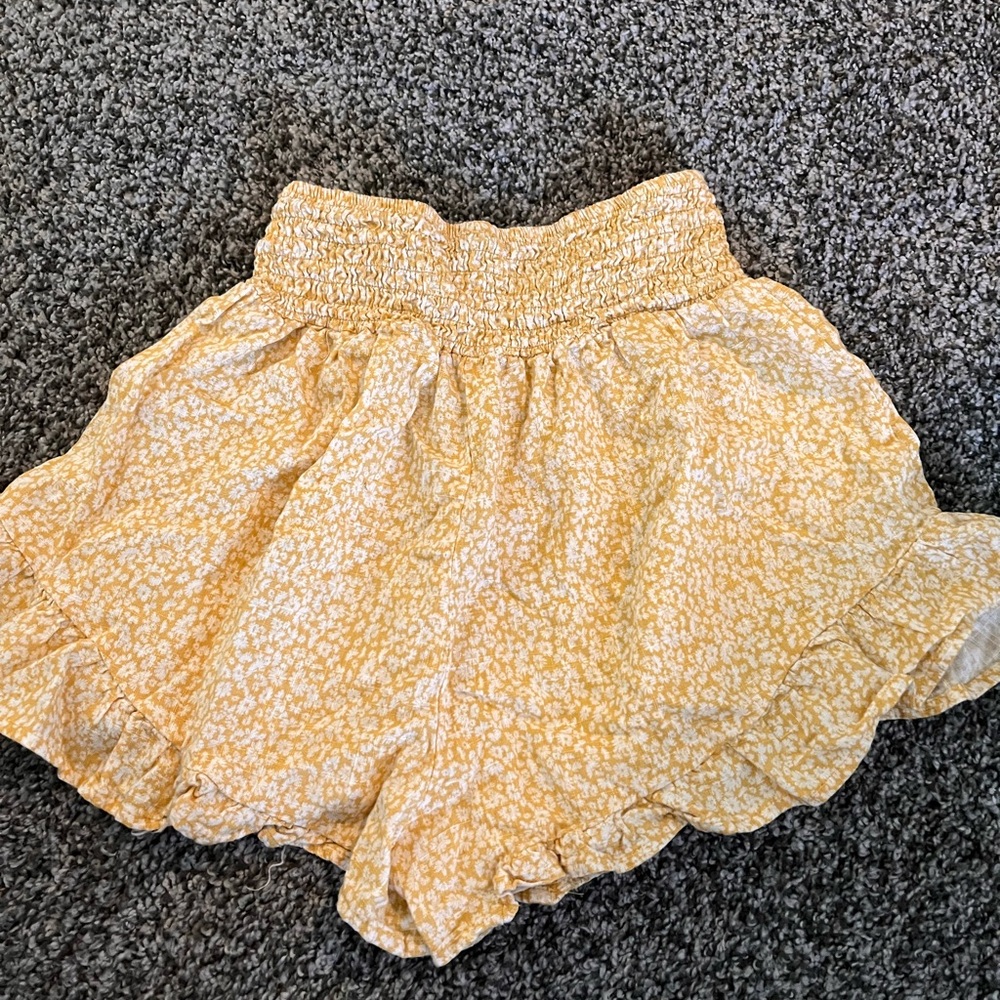 wild fable yellow with white flower shorts